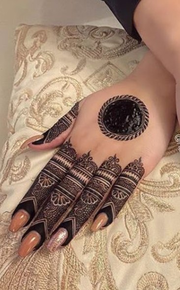 Arabic  Half Hand Mehndi Design 